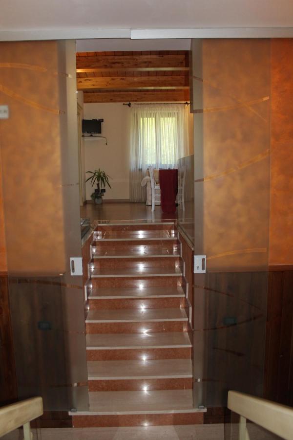 La Villa Guest House Capitignano ภายนอก รูปภาพ