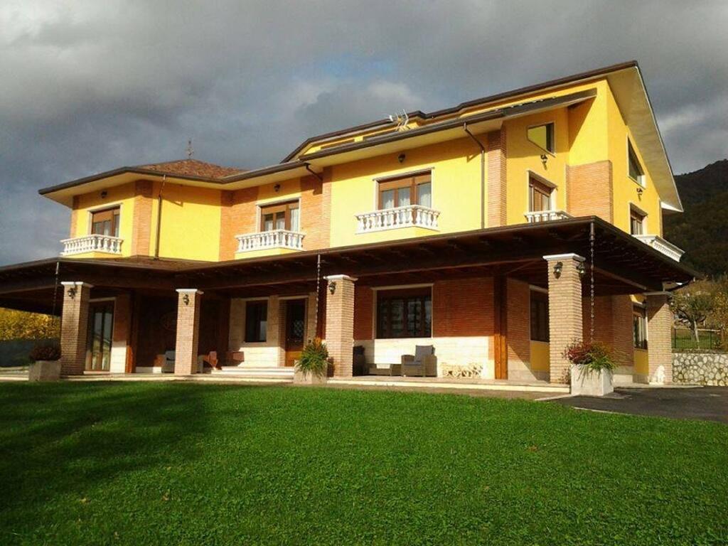 La Villa Guest House Capitignano ภายนอก รูปภาพ